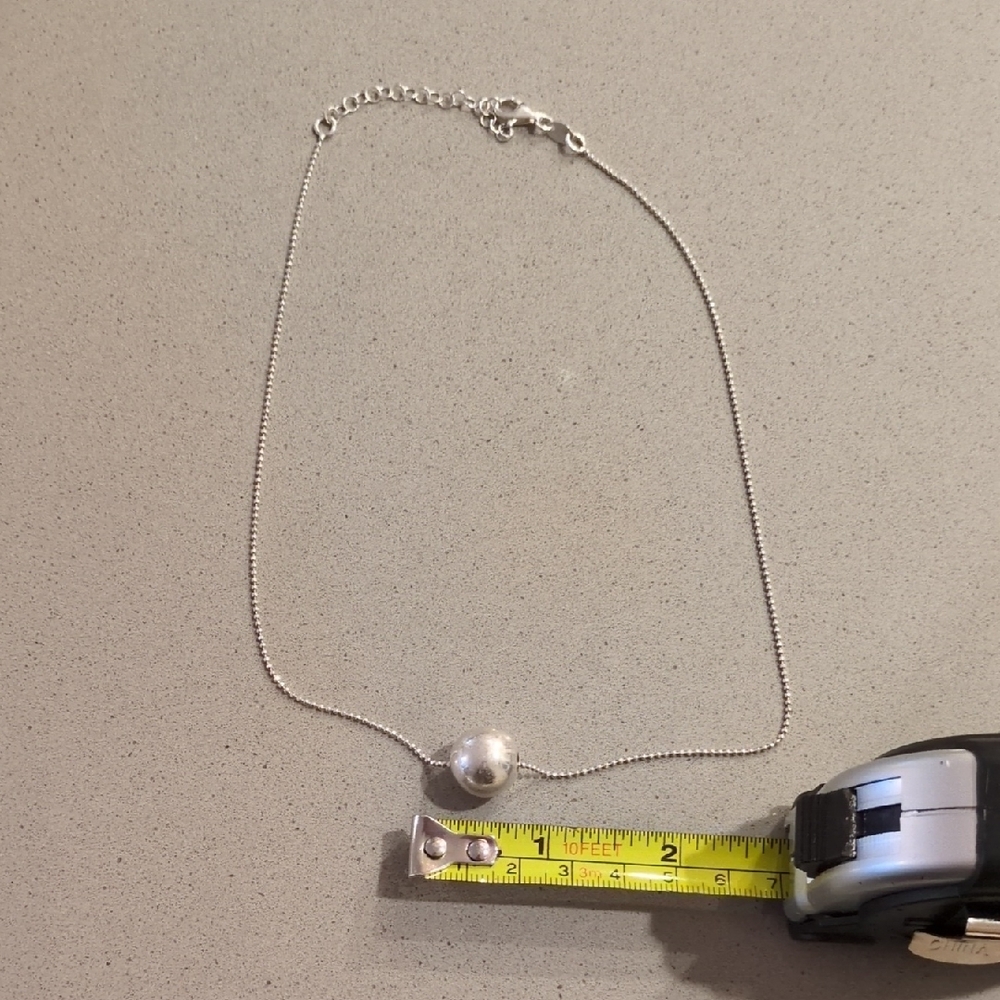 Elegant Silver Necklace with Pendant